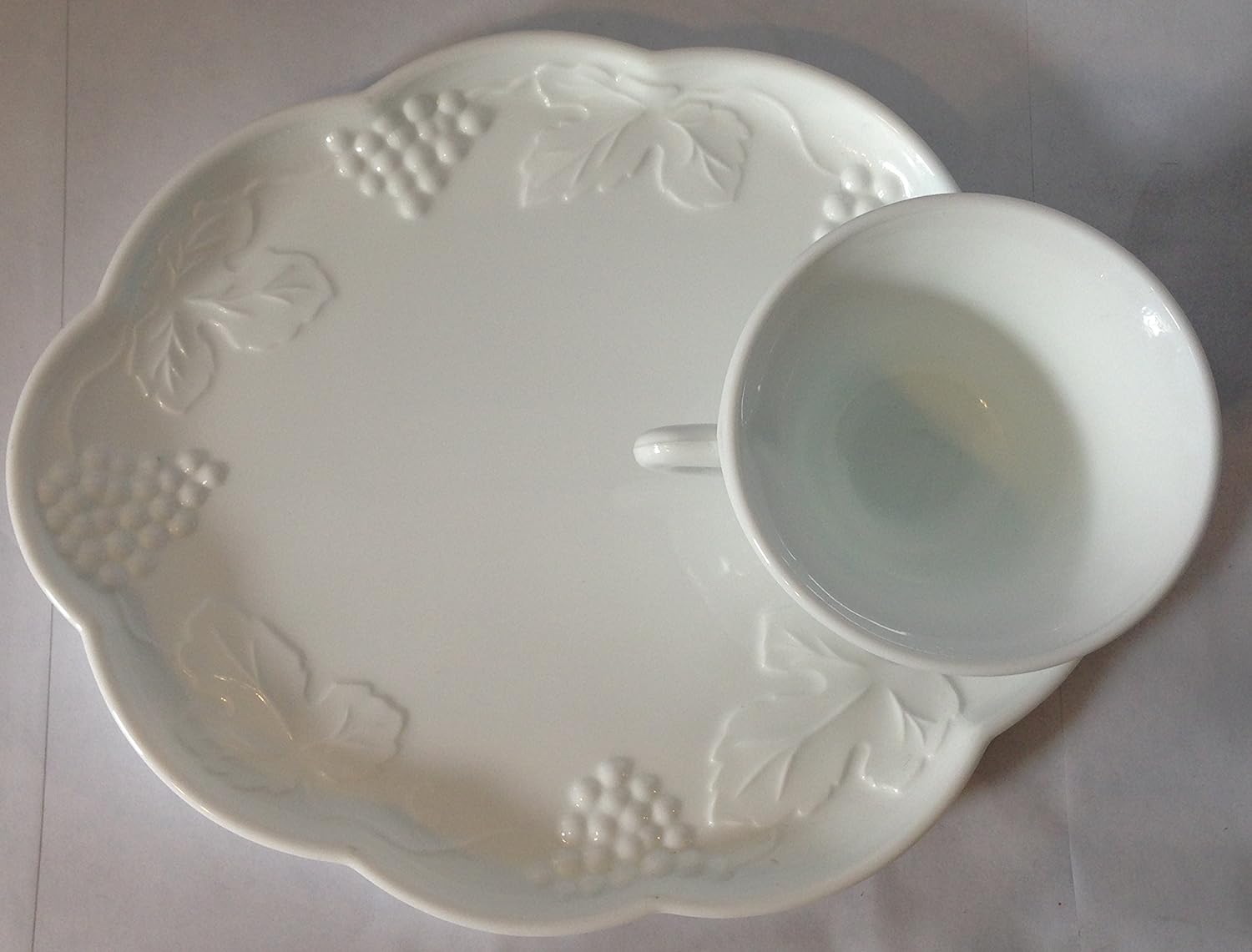 Does Milk Glass Contain Lead? Assessing the Safety Concerns