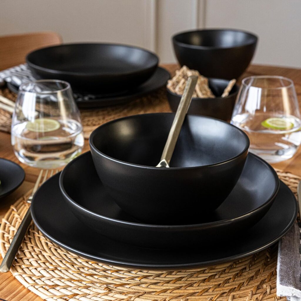 Stoneware dinnerware material