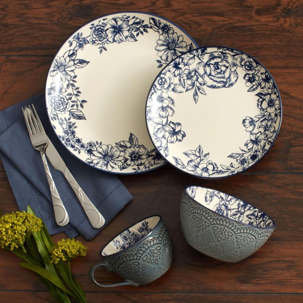 New Pfaltzgraff Gabriela Blue Dinnerware Pattern